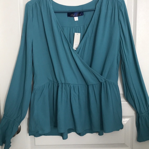 NWT Francesca’s blue long sleeve top - Picture 5 of 8